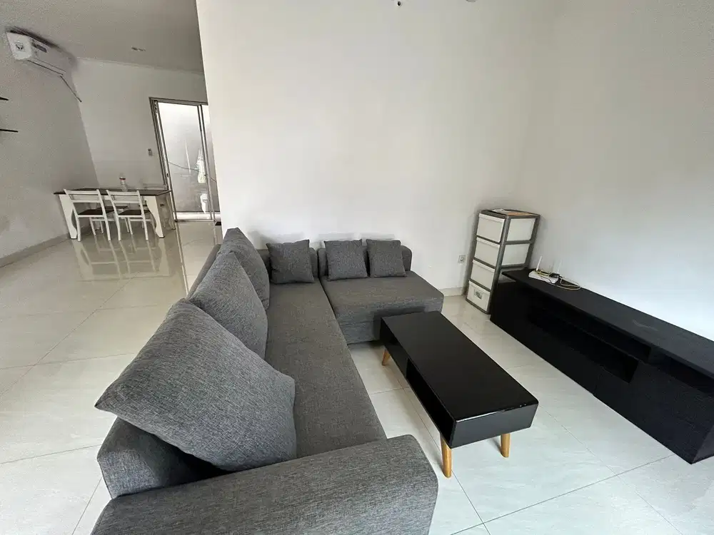 Dijual /disewakan rumah semi furnished golf island