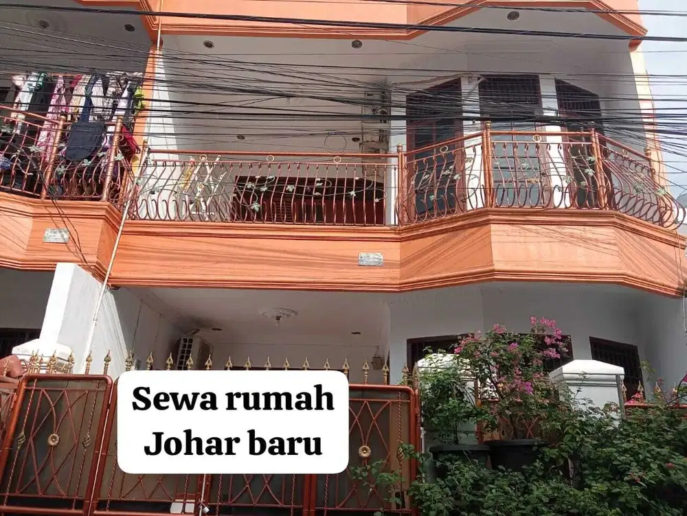 Sewa rumah strategis besar semi furnished, jakarta pusat Johar baru
