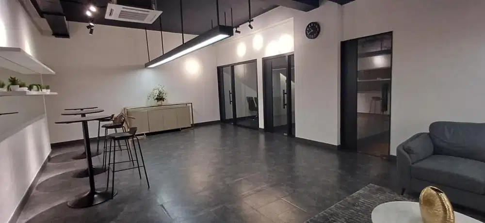 5 BR Rumah untuk cafe, klinik, kantor - commercial area Pakubowono