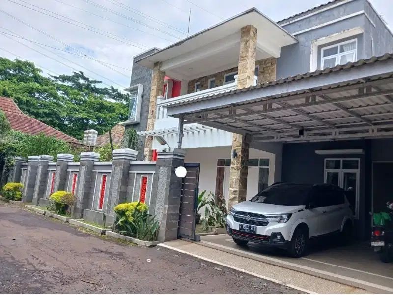 Jual Rumah Luas dengan Kolam Renang di Baranangsiang Indah BSI Bogor