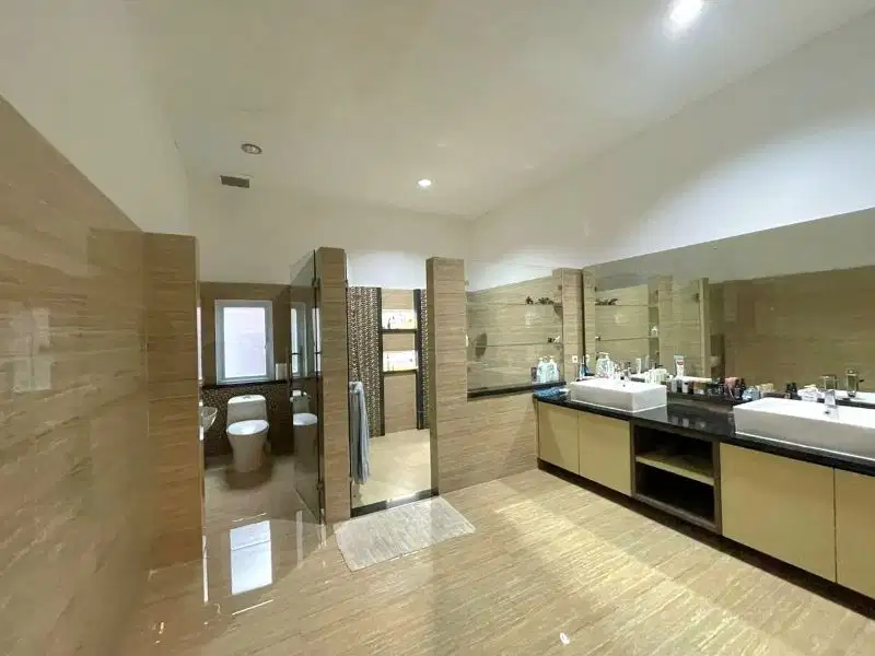 Dijual rumah mewah bangunan mandiri cluster scarlet