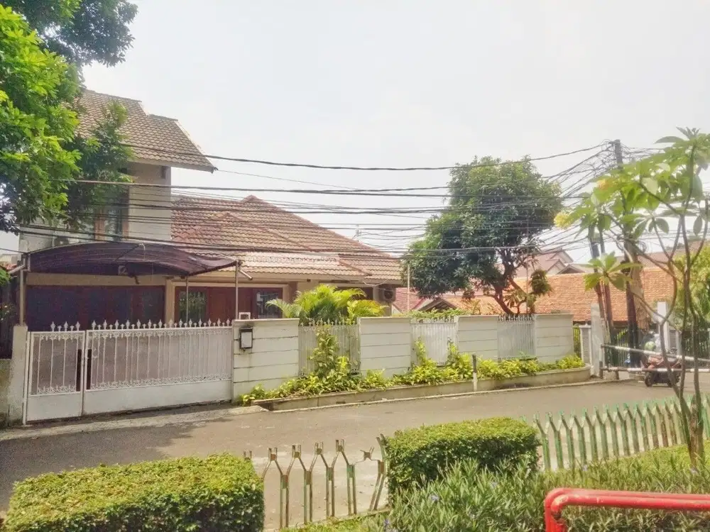 Rumah Jati Padang Ps Minggu 380m2 7KT Furnished Hoek Depan Taman