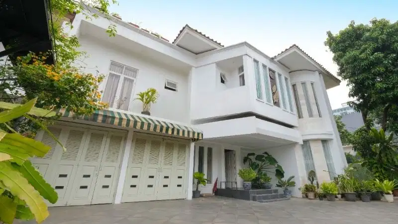 JUAL RUMAH MEWAH KLASIK KONDISI BAGUS DI JAKARTA SELATAN