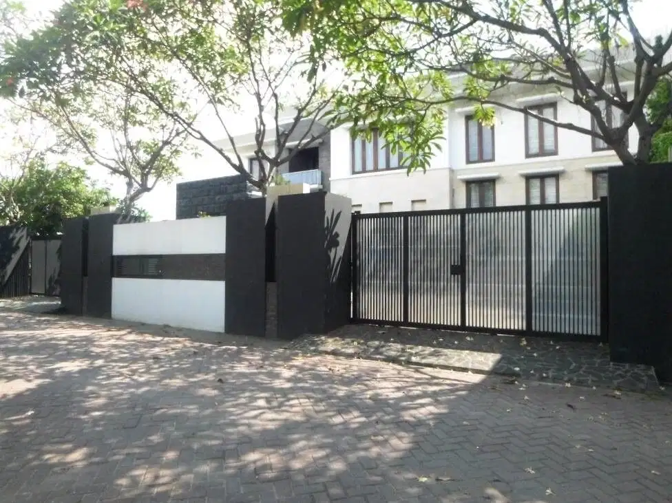 Rumah Hoek 2lt di Puri Megah Cipondoh, Hanya 8 Menit ke Tol Buaran