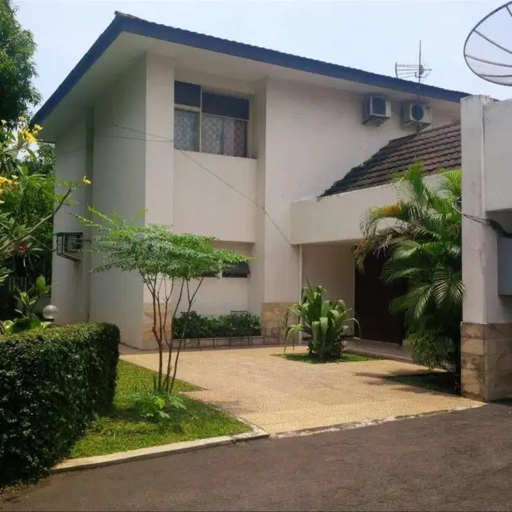 Rumah Hook Semi Furnish 628m2 4+2KT SHM di Kayu Putih Pulo Gadung