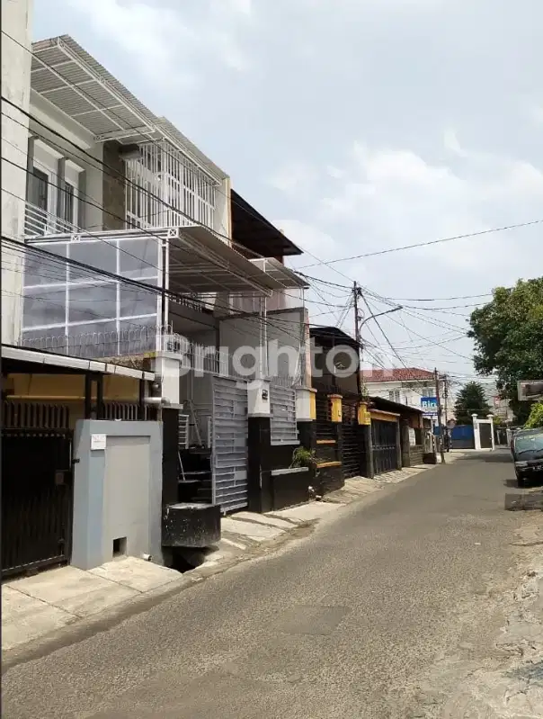 Dijual Rumah 3 Lantai Kemanggisan Dekat Kampus Binus Anggrek, Jakbar