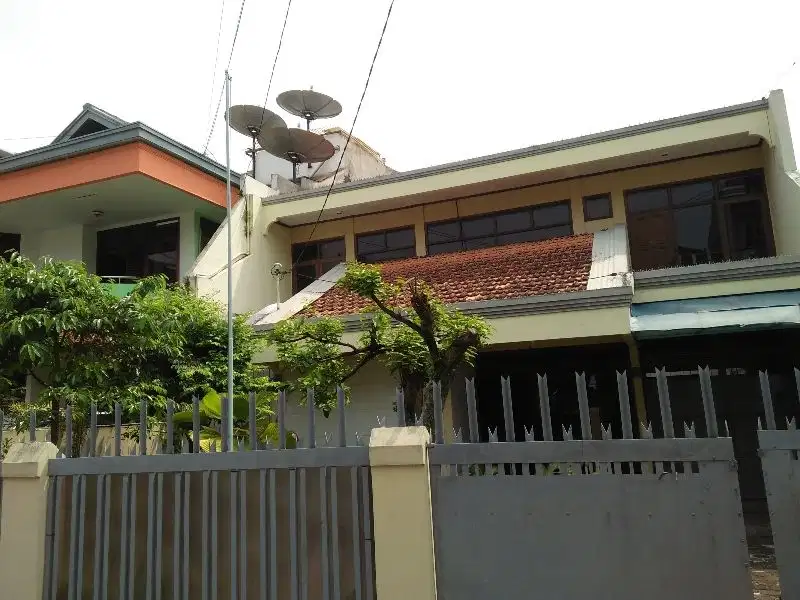 SEWA MANTAP RUMAH LUAS DEKAT KE TOL PASTEUR BANDUNG