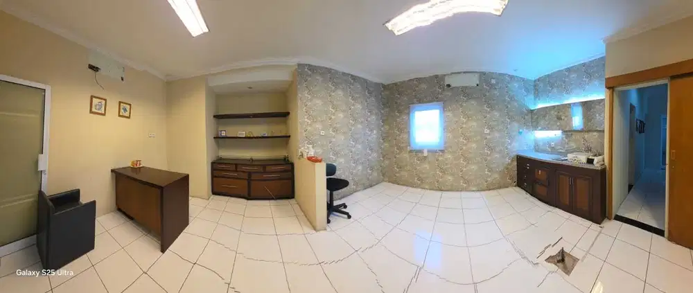 Rumah strategis pinggir jalan di Pulomas - Jakarta Timur