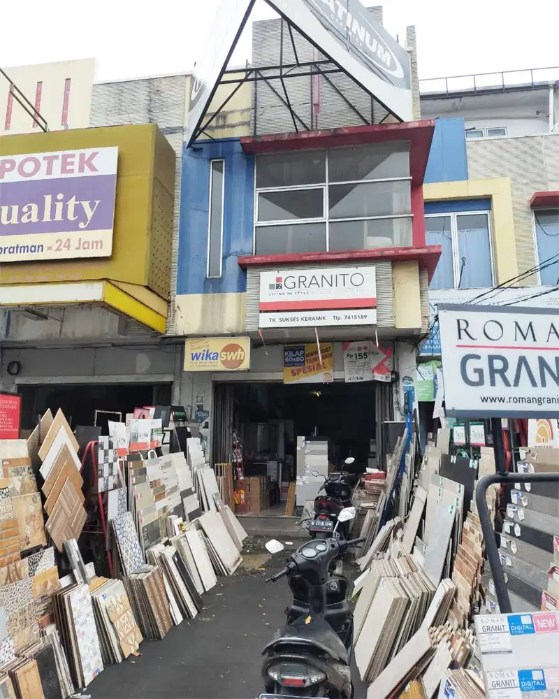 Jual murah Ruko 2,5 Lantai Hadap Jalan Raya di Ciputat