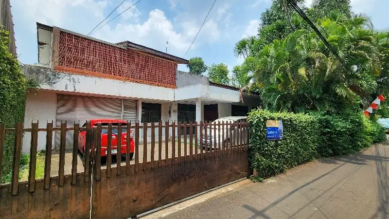 Rumah tua hitung tanah di Kebon Jeruk cocok untuk usaha kost