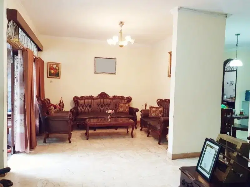 Rumah 2 Lantai Cempaka Putih Siap Huni