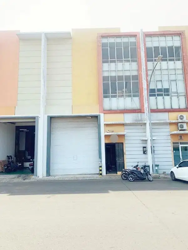 Gudang dalam Komplek Pergudangan Daan Mogot Jakarta Barat