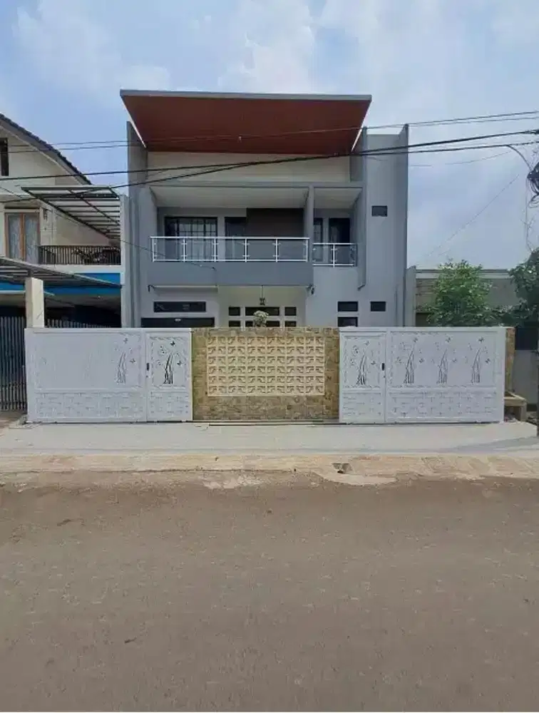 Rumah Mewah brandnew dengan Kolam Renang di Griya loka, Pusat Kota BSD