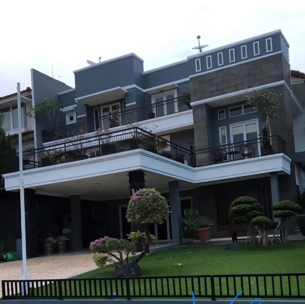 Dijual rumah mewah ada kolam renang di Sentul