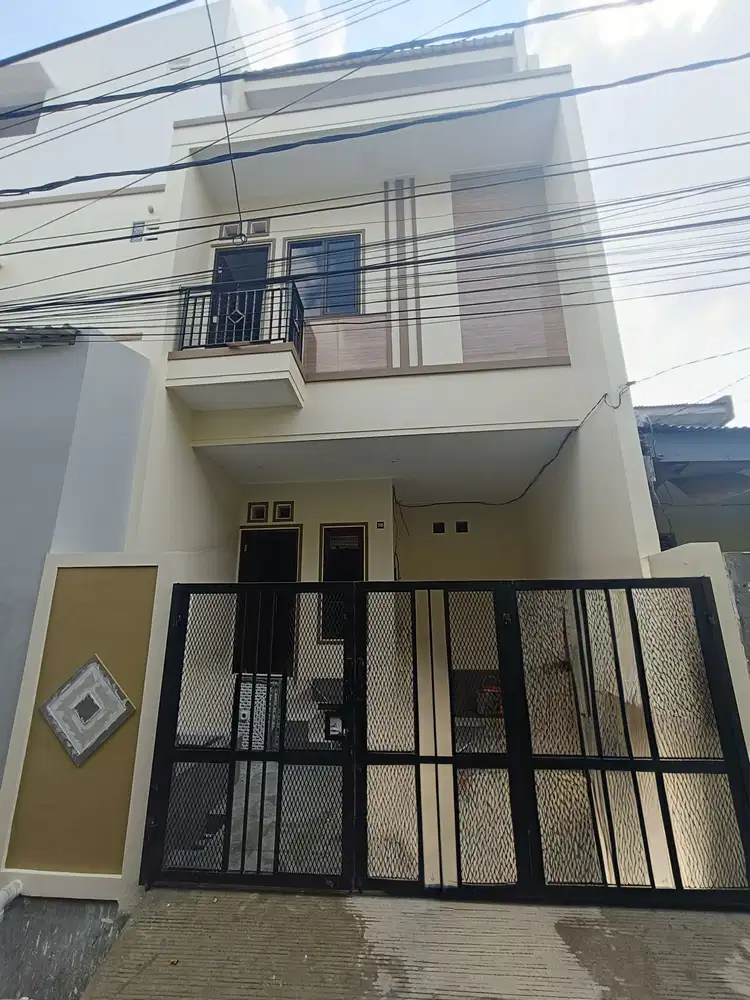 Brand New 3 Lantai Lokasi Strategis Dekat Tanjung Duren, Jakarta Barat