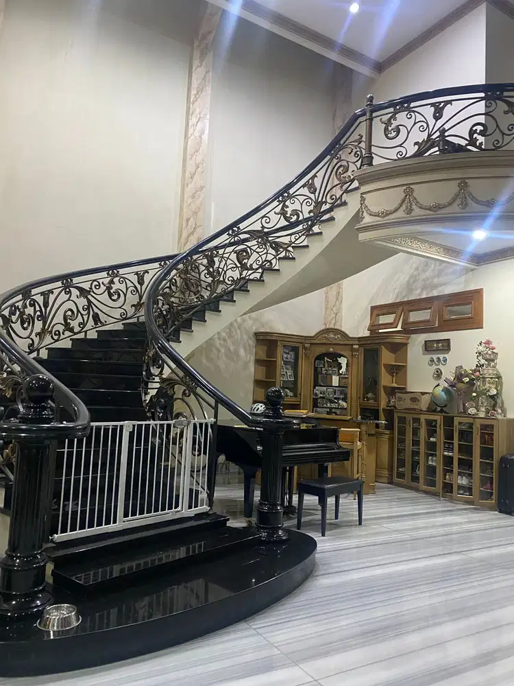 DIJUAL RUMAH MEWAH FULL MARMER DI KOMPLEK TAMAN ANGGREK BANDUNG