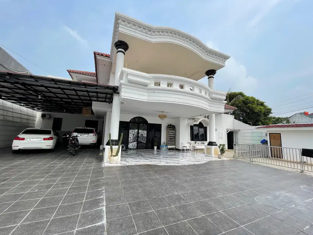 DIJUAL RUMAH MEWAH SIAP HUNI DI SERPONG ADA KOLAM RENANG