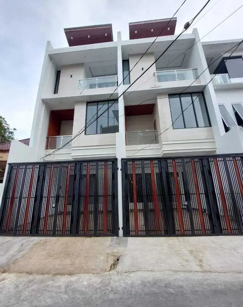 RUMAH 3,5 LANTAI MODEL RUKO BARU DI BANGUN JELAMBAR JAKARTA BARAT