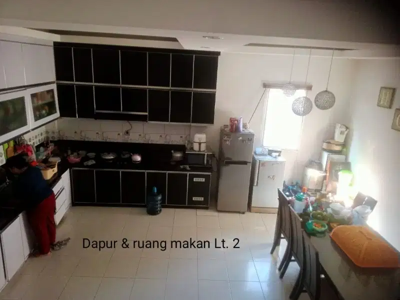 Rumah 4 Lantai Jelambar Semi furnish