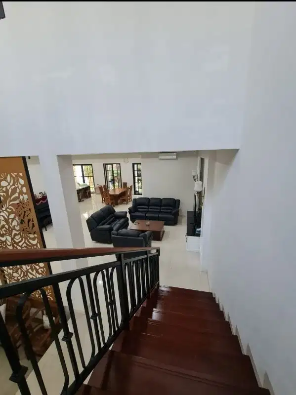 Dijual rumah mewah bangunan mandiri di Spring Gading serpong