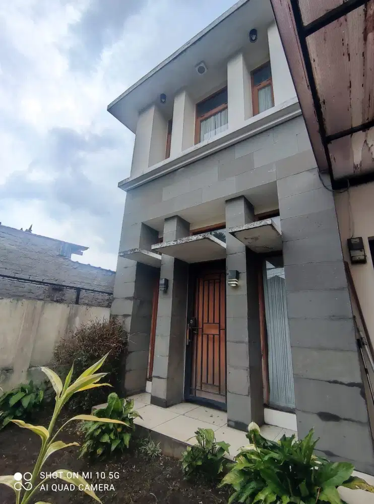 Rumah bagus lokasi strategis di Sukahaji Bandung