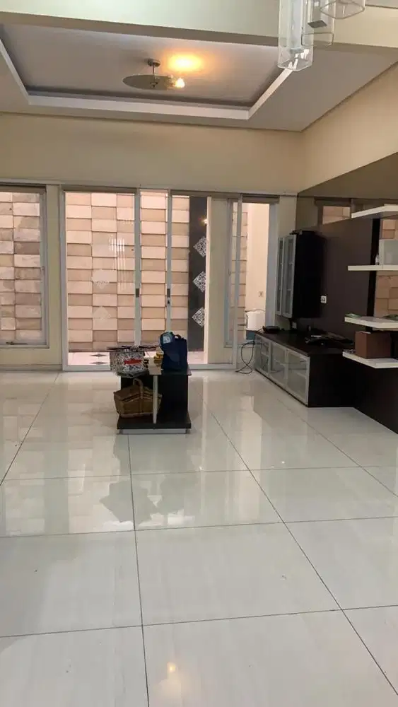 Rumah bagus 2lt sudah renov di Royal Gading Mansion - Kelapa Gading