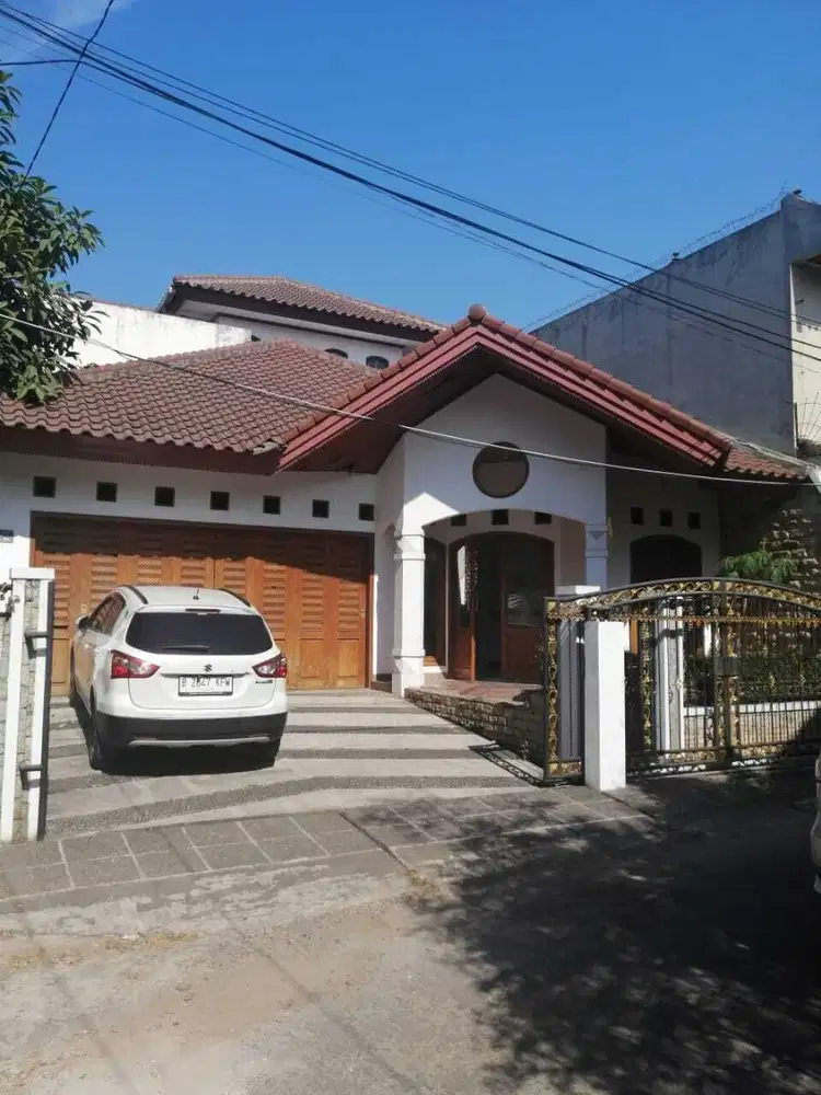 Dijual Rumah Lantai asa Swimming Pool di Pekayon Galaxy Bekasi