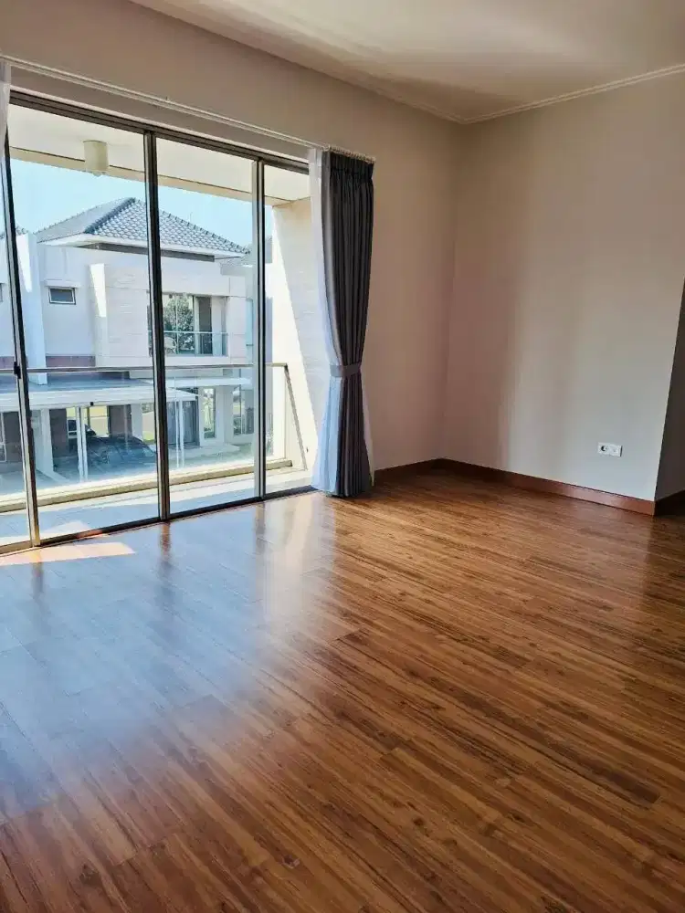 Rumah Golf Island Pik uk. 10 x 15 m ,semi furnished rapi