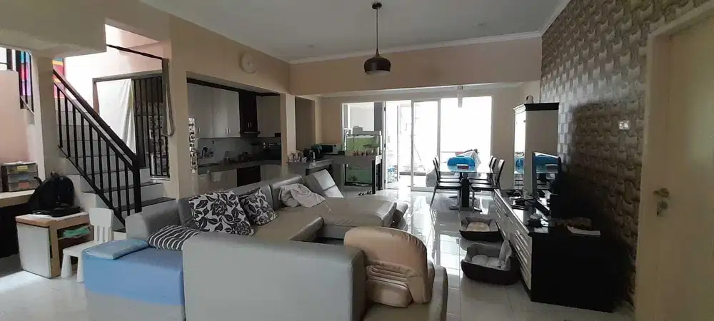 MANYAR KERTOADI 240m2 TERMURAH. dkt araya, pakuwon city