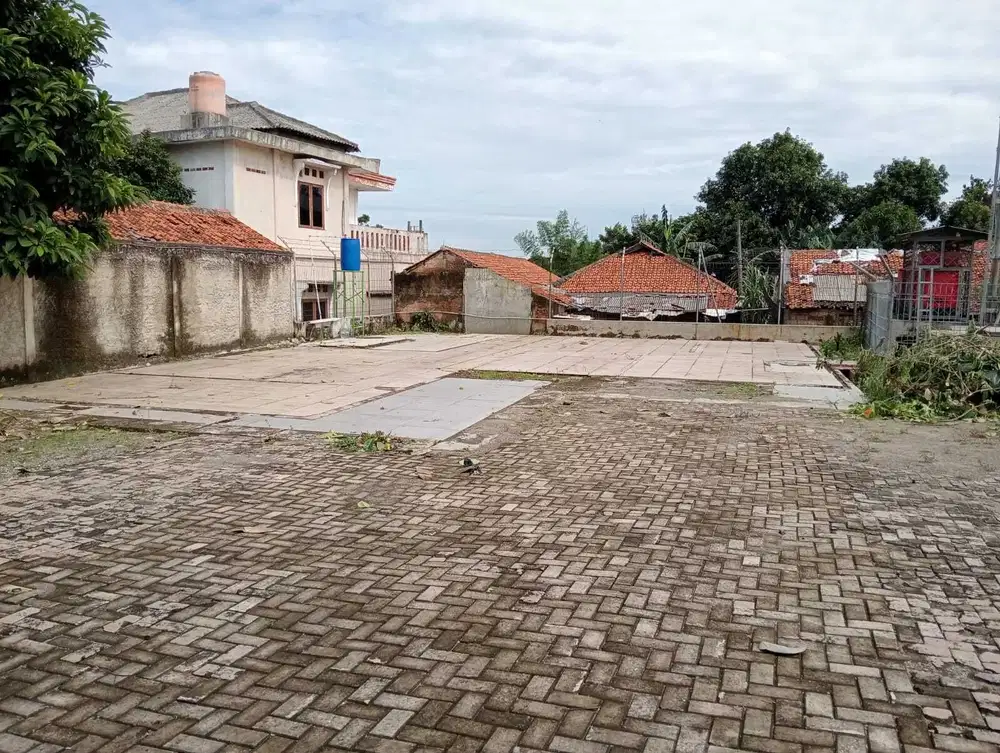 Disewakan  tanah berikut bangunan nya Di BSD