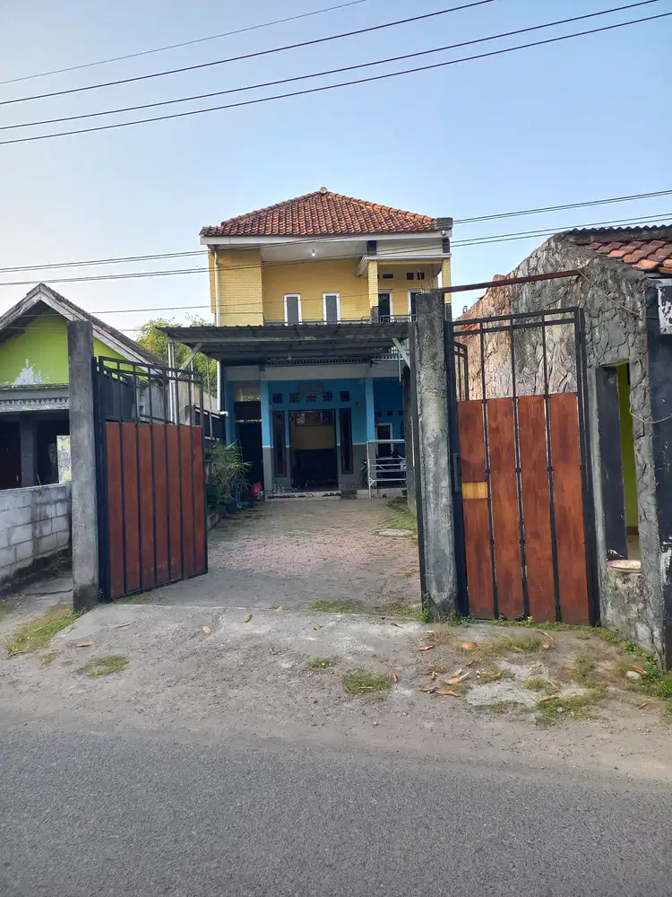 Rumah 2lantai pinggir jalan aspal // SHM