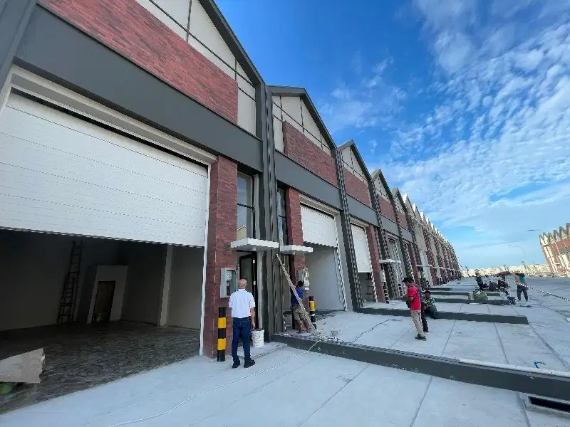 Di Sewa Gudang Bizpark Pik 2  Acces Container