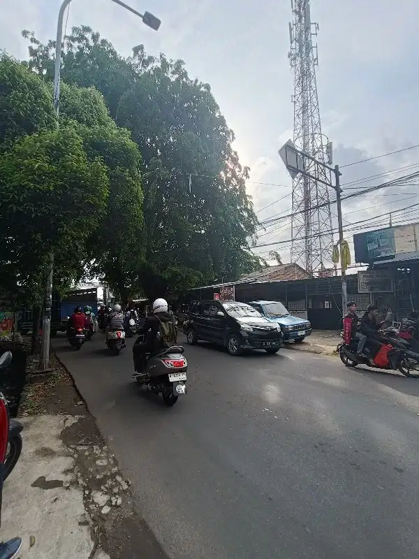 Bangunan Ex Bengkel Posisi Strategis di Raden Saleh Tanggerang