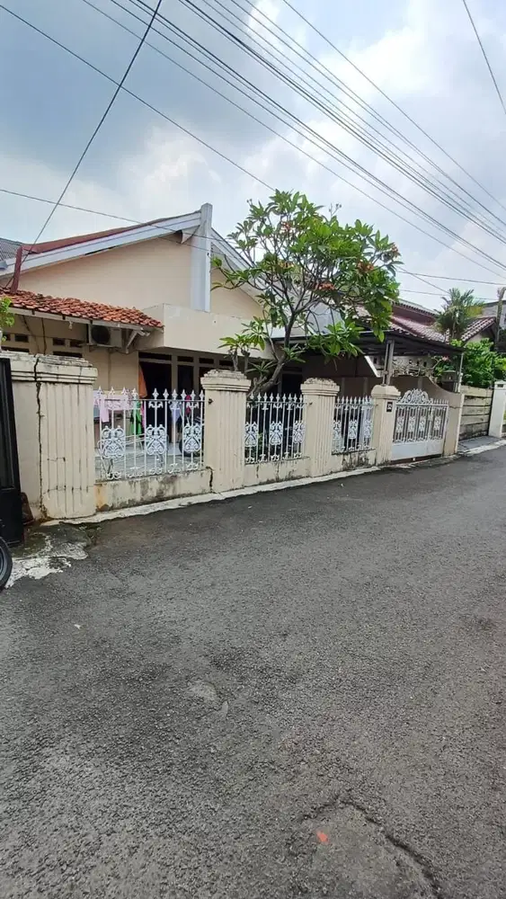 Dijual  Rumah hitung Tanah di Cilandak lokasi bagus