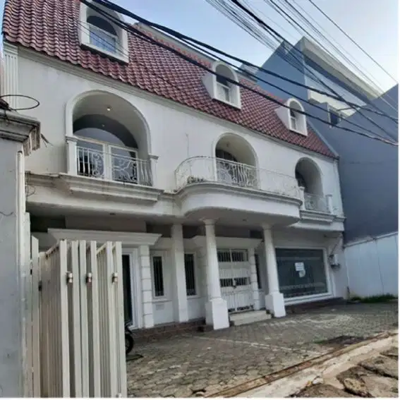 Turun Sewa! Ruko Besar LB 900m2 Strategis di Gandaria, Kebayoran Baru