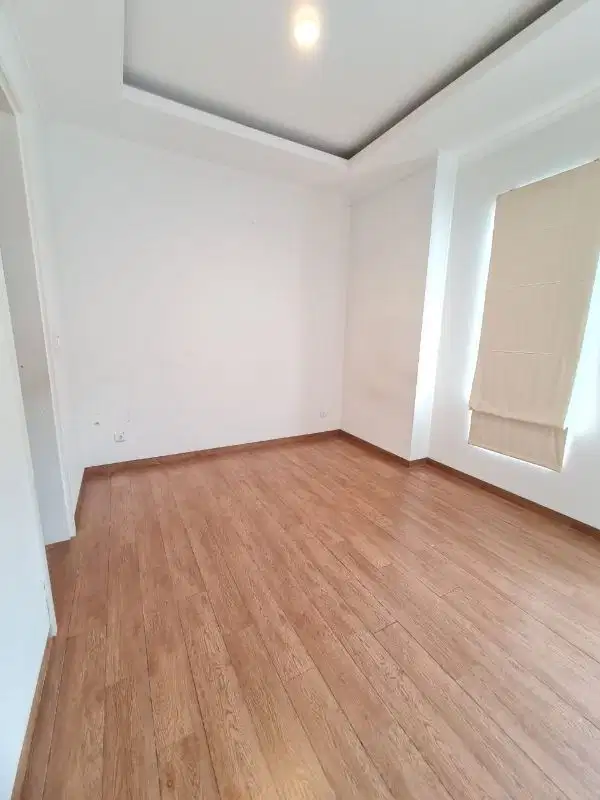 Dijual murah rumah 3 kamar di Alam Sutera cluster Leora