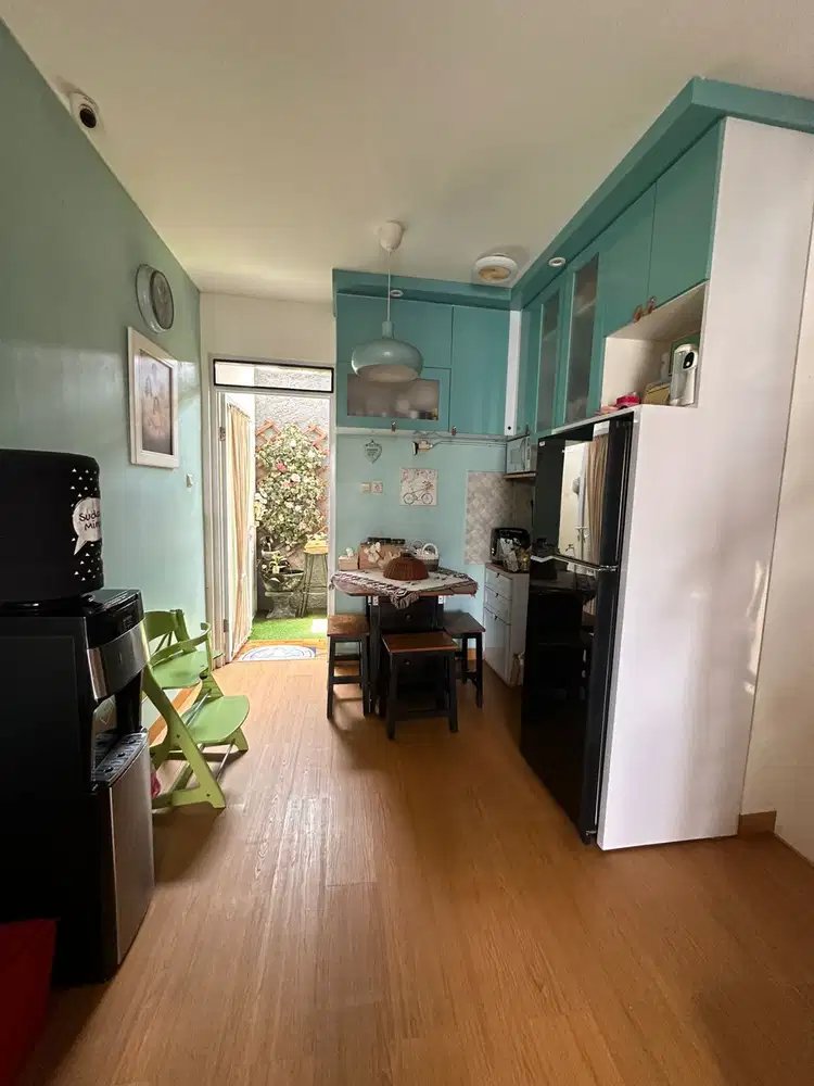 Rumah rapi full furnished siap huni hanya 5 menit ke pintu tol