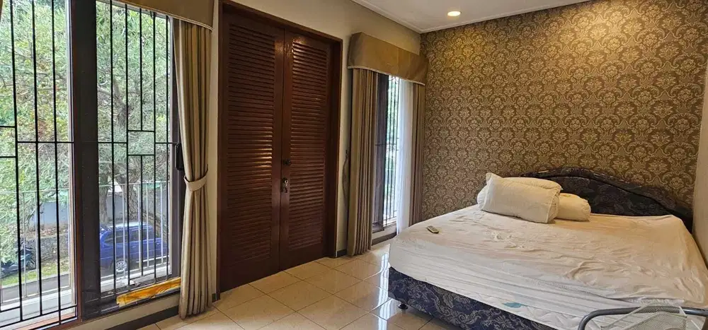 Dijual Murah Rumah 2 Lantai Full Furnish di Modernland Tangerang