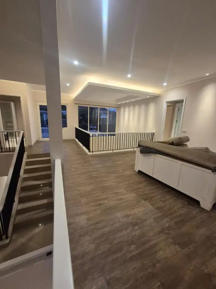 Rumah mewah sutera aruna renata alam sutera