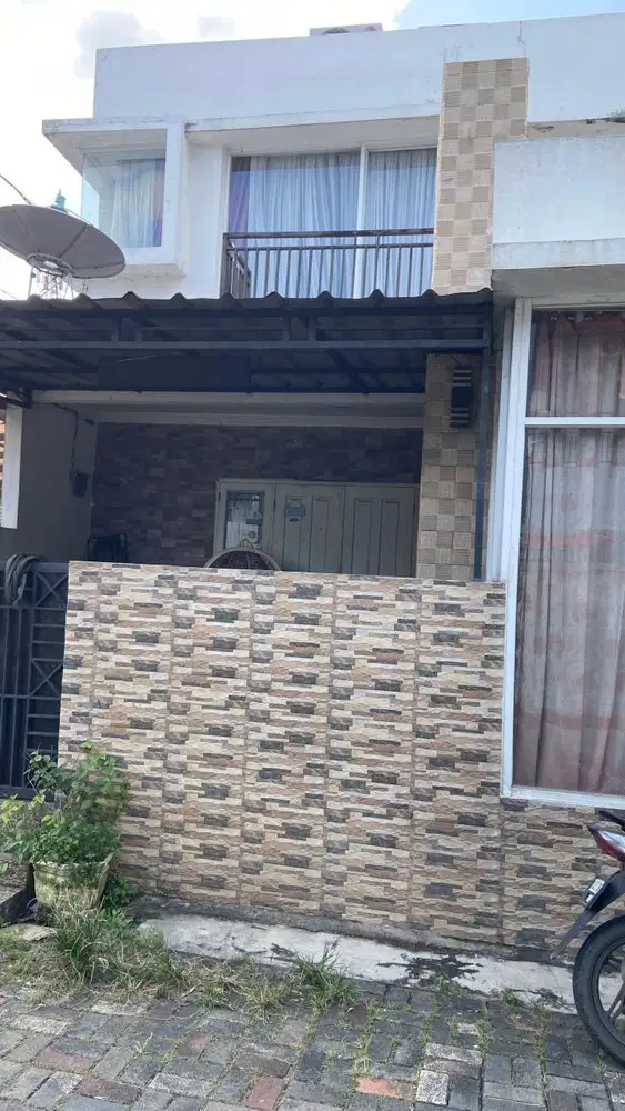 Rumah di Belakang Pakuwon Mall