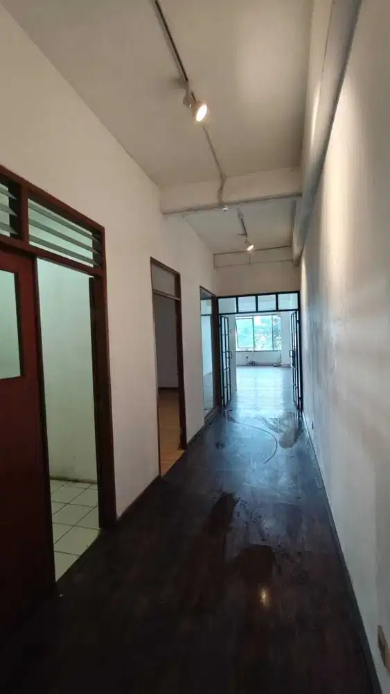 Ruko murah strategis siap Pakai hadap jalan raya di Karawaci tangerang