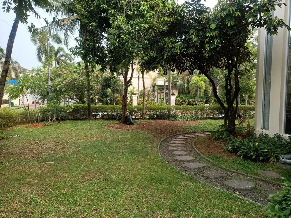 Rumah mewah di cluster eksklusif Bukit Gading Villa - Kelapa Gading