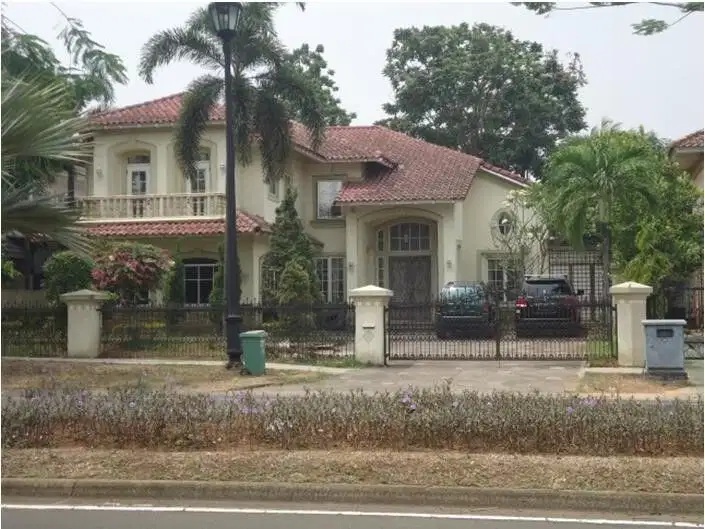 Rumah 2 Lantai Hitung Tanah di Boulevard Palem Raya Lippo Karawaci