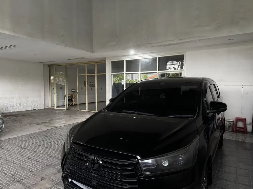 RUMAH USAHA DI JALAN MANYAR