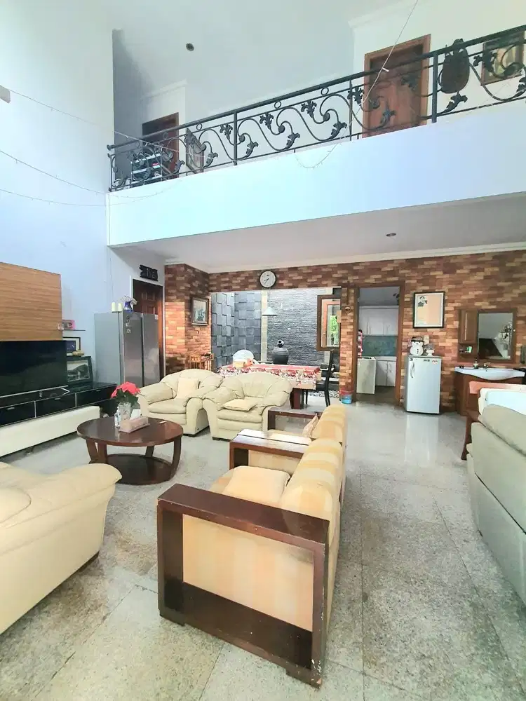 Dijual Cepat Rumah 2Lt Semi Furnish di Cempaka Putih Tengah,Jakpus