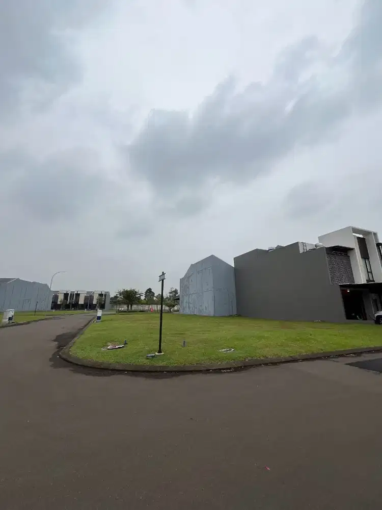 Dijual Kavling Siap Bangun di Suvarna Posisi Hoek Depan Kolam Renang