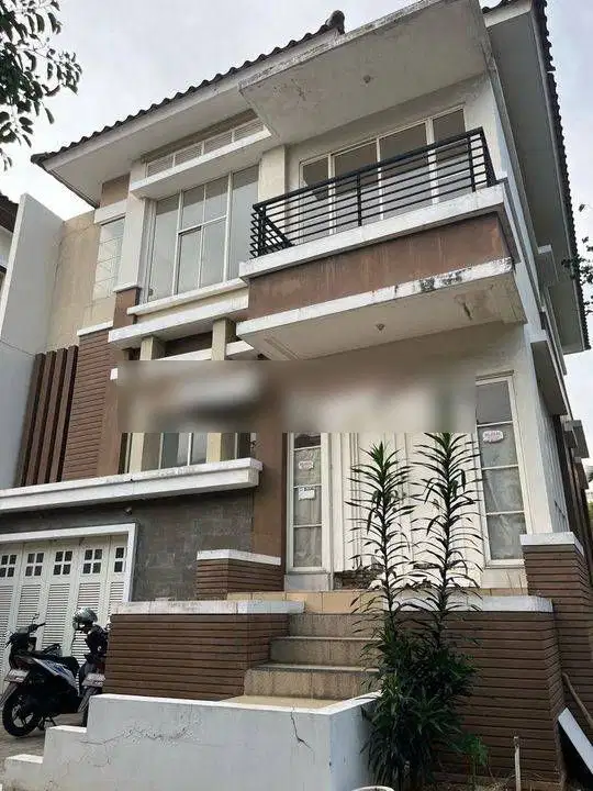 Rumah PIK Crown Golf Hoek 15x25 View Danau