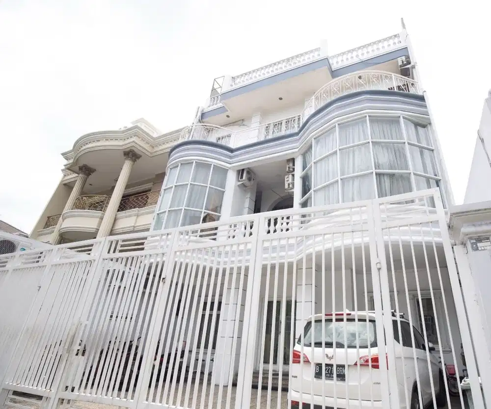 Rumah Citra Garden 2 Extension 4 Lantai Semi Furnished