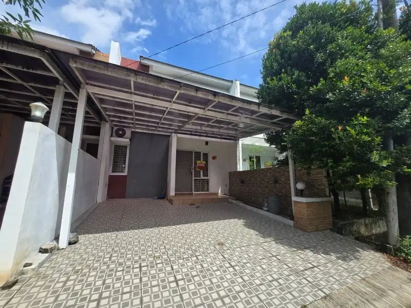 di jual rumah cluster fluora ada kolam renang ditalaga bestari