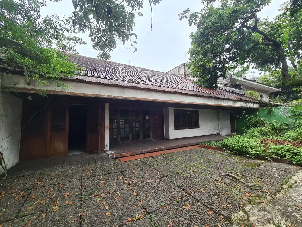 RUMAH RUANG USAHA PAKUBUWONO HADAP JALAN STRATEGIS ZONA KOMERSIL